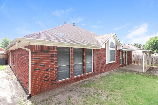 Building Photo - 7824 Blossom Dr