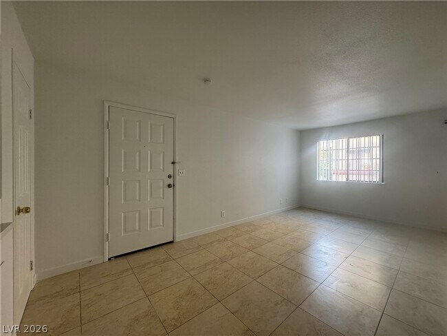 Building Photo - 4320 Sanderling Cir
