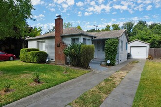 Building Photo - charming 3 bedroom 1.5 bathroom House in U...