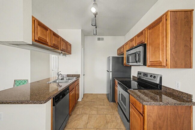 Building Photo - 16013 S Desert Foothills Pkwy