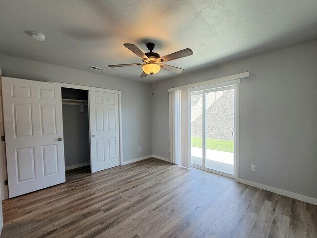 Building Photo - 1004 Creer Way