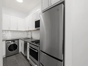 Building Photo - 122 W 80th St