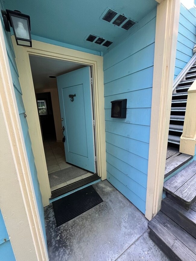 Building Photo - Mission Beach, 2 bedroom, 2 bathroom, with...
