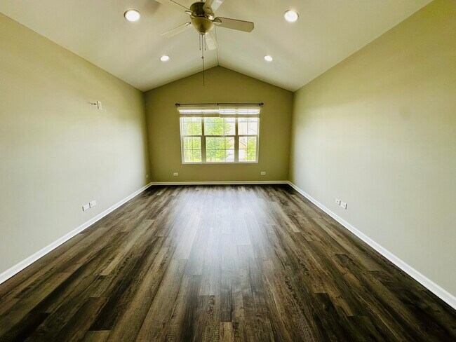 Building Photo - 620 Lakeridge Ct