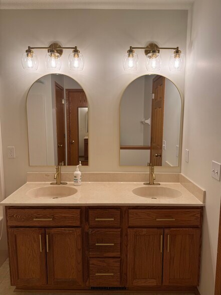 Building Photo - 18699 Dylan Dr