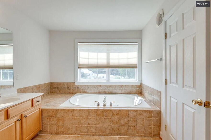 Building Photo - 2458 Curie Ct