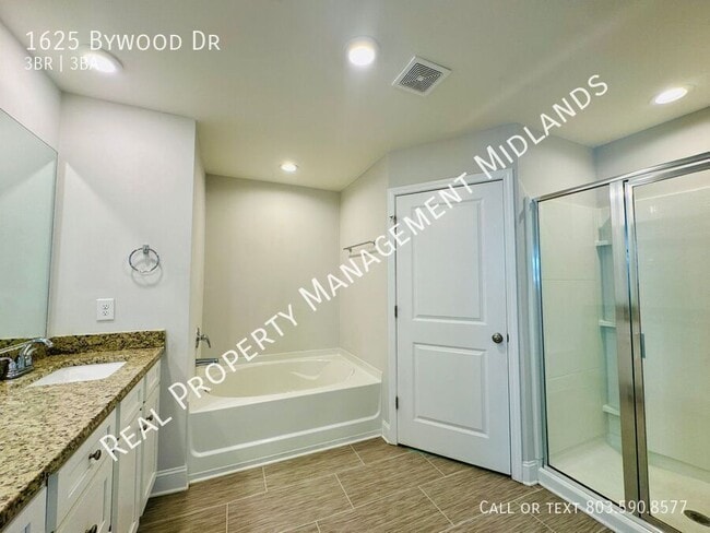 Building Photo - 1625 Bywood Dr