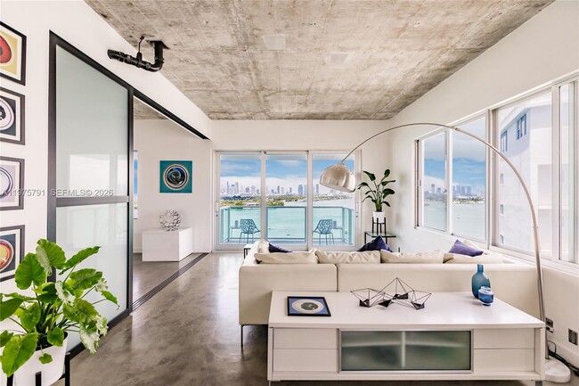 Building Photo - 1000 West Ave