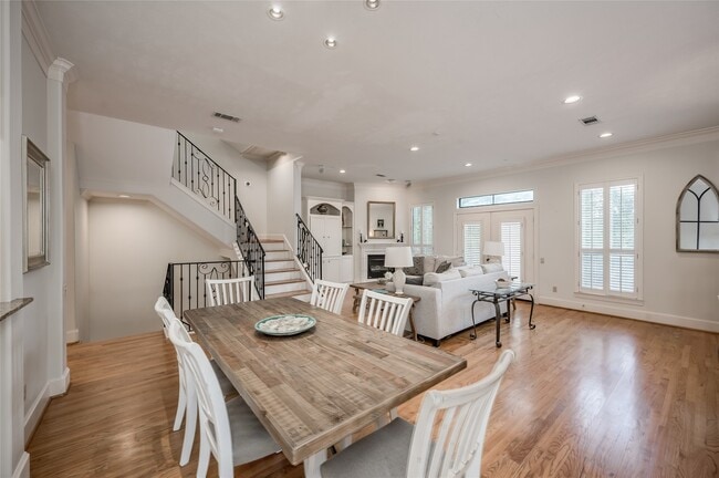 Primary Photo - 3511 Yupon St