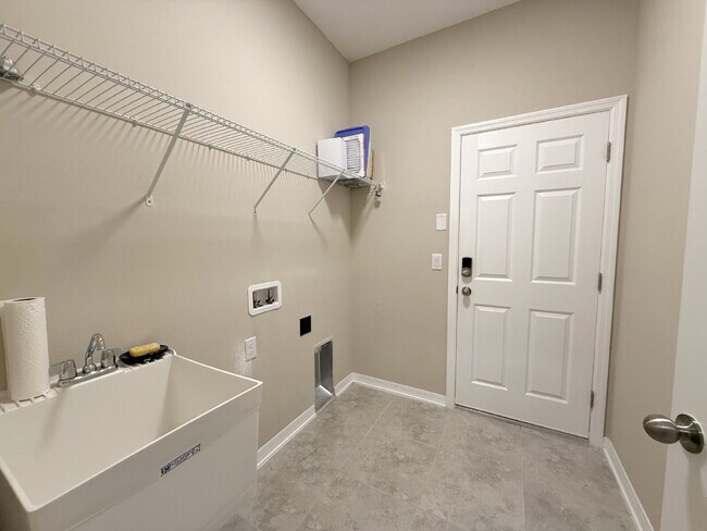 Building Photo - "Charming 3-Bed Oasis with 2 Full Baths in...