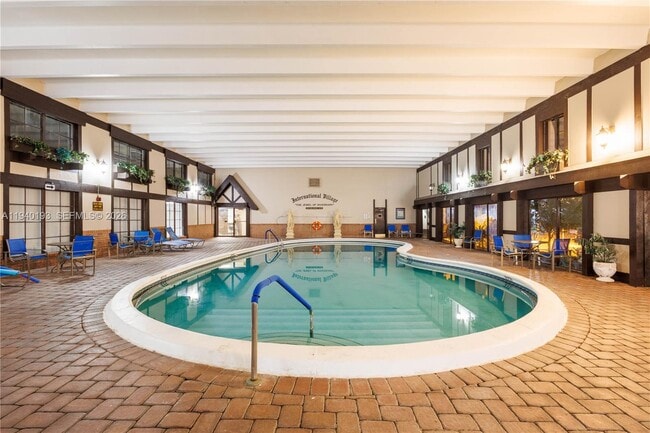 Building Photo - 3760 Inverrary Dr