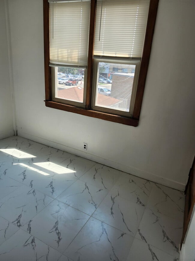 Building Photo - 2827 N Parkside Ave