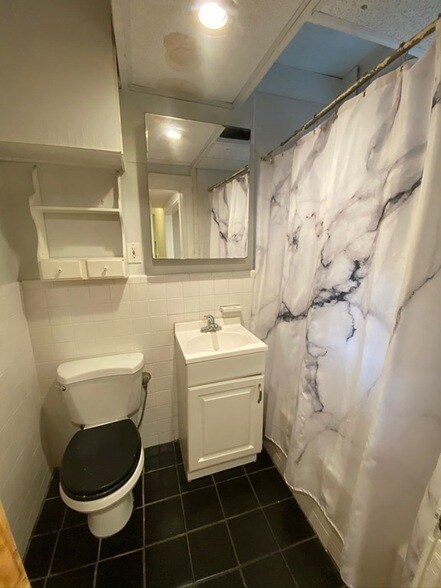 Building Photo - 97 Chester St