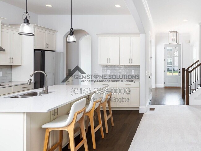 Building Photo - 631 Silva Ln