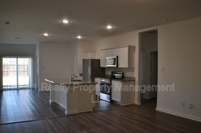 Building Photo - 6417 Bishop Dr