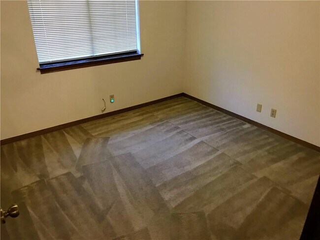 Building Photo - 6104 John Chisum Ln