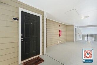 Building Photo - Beautiful Top-Floor Condo in the Heart of Bluffton