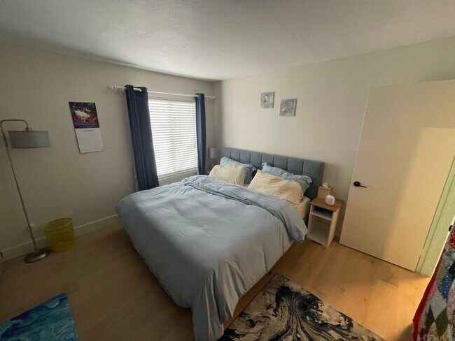 Building Photo - 5015 Santa Cruz Ave