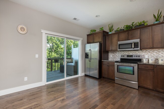 Building Photo - 723 Cox Ct