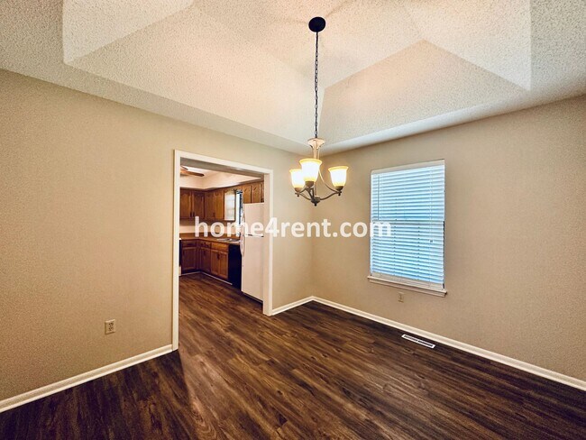 Building Photo - Beautiful Overland Park Home!