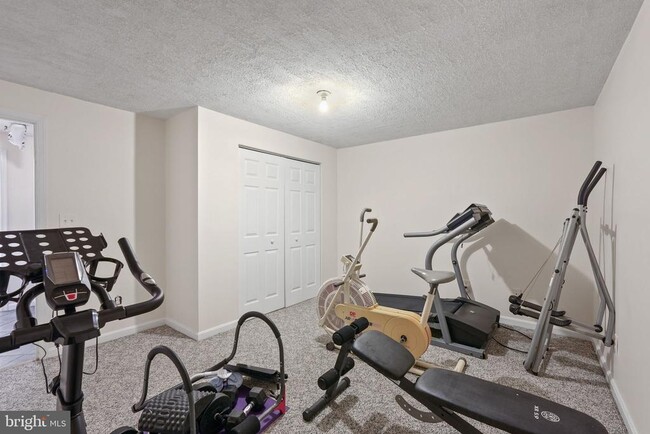 Building Photo - 10 Apple Blossom Ct