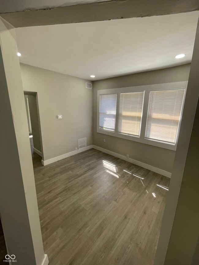 Building Photo - 321 E 31st St