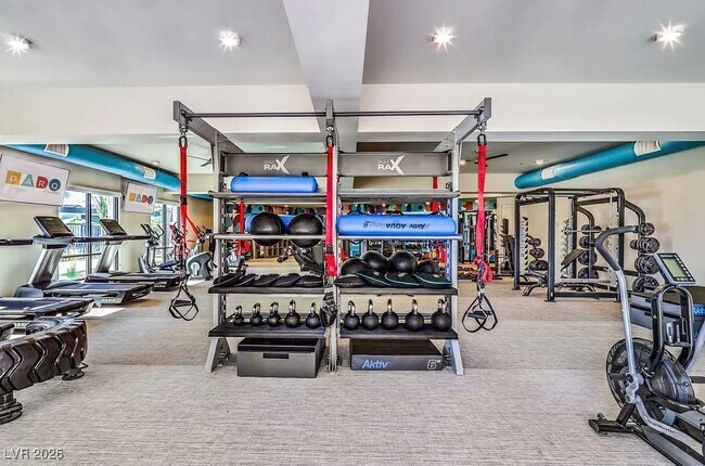 Building Photo - 4555 Camino Al Norte