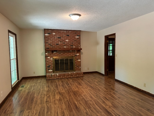 Building Photo - 104 Hudson Hills Rd