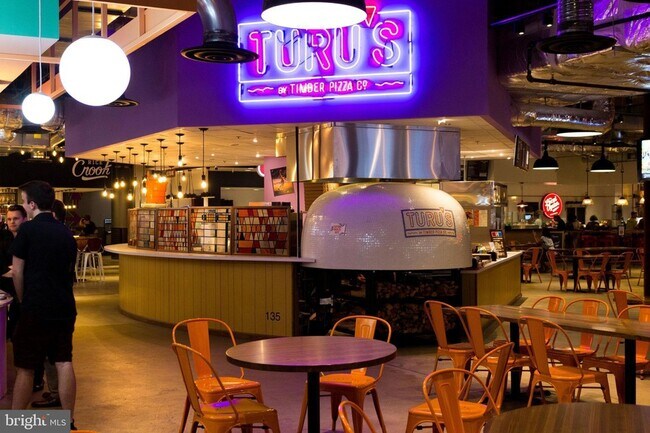 Building Photo - 3800 Fairfax Dr