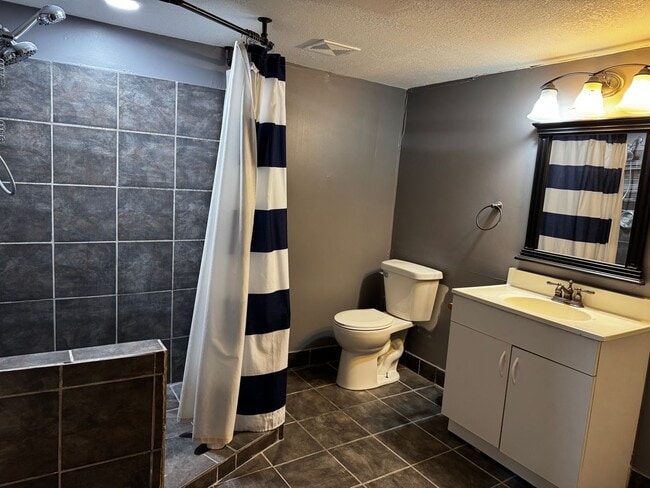 Building Photo - 3250 N Longfellow Ct