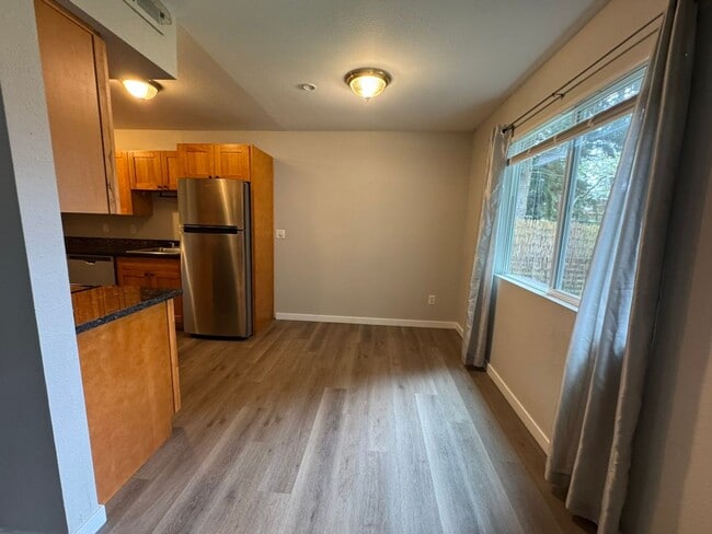 Building Photo - 2Bd/1Ba Kirkland Condo