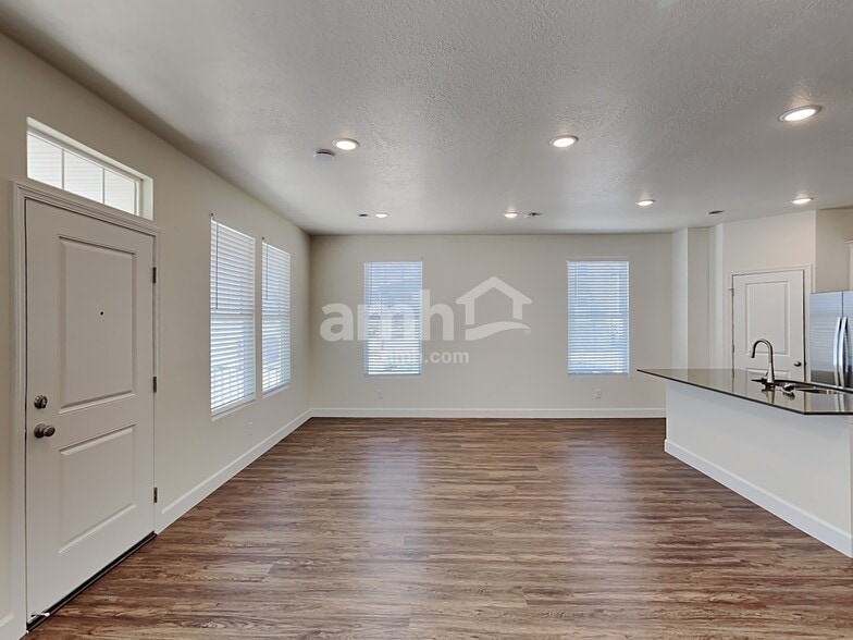 Building Photo - 5996 S Jordan Pkwy