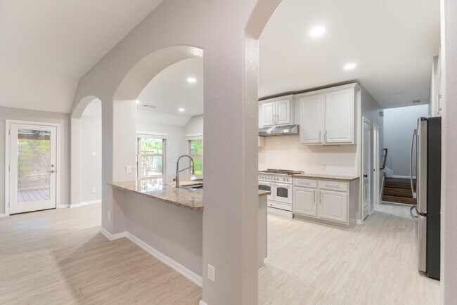 Building Photo - 24314 Hill Creek Falls