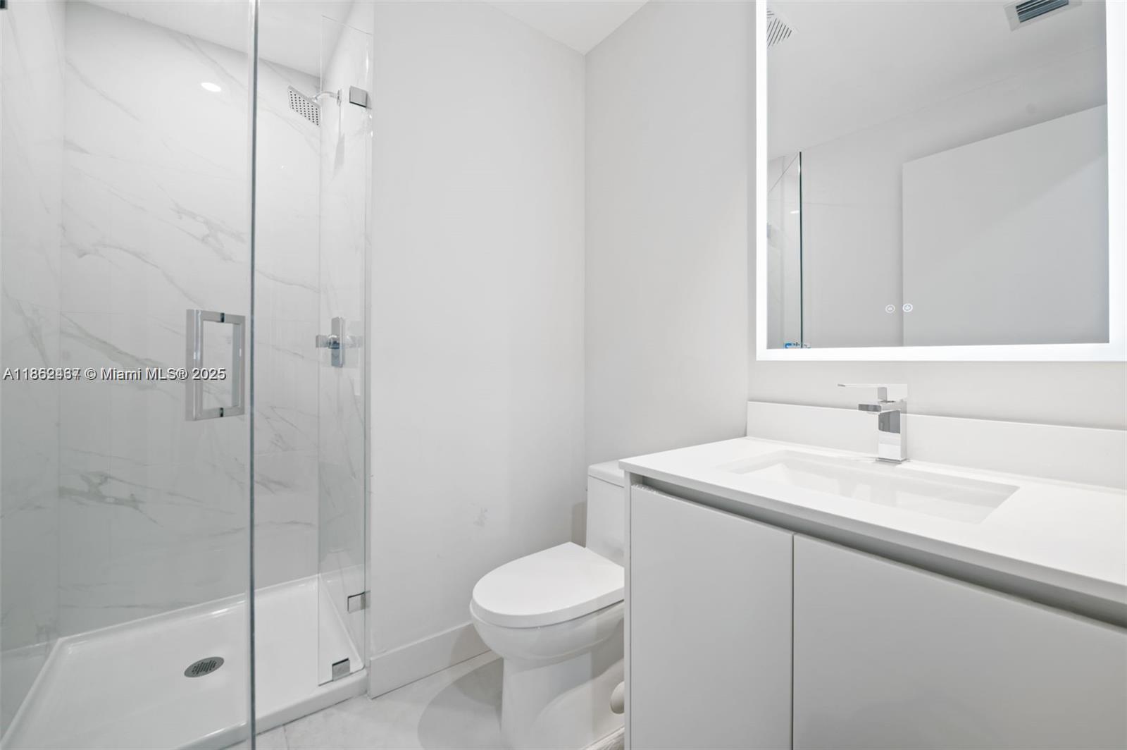 Building Photo - 700 NE 24th St