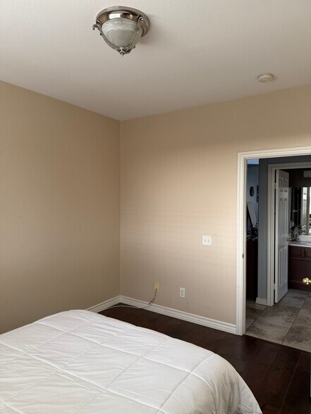 Building Photo - 37957 Pereza Ct