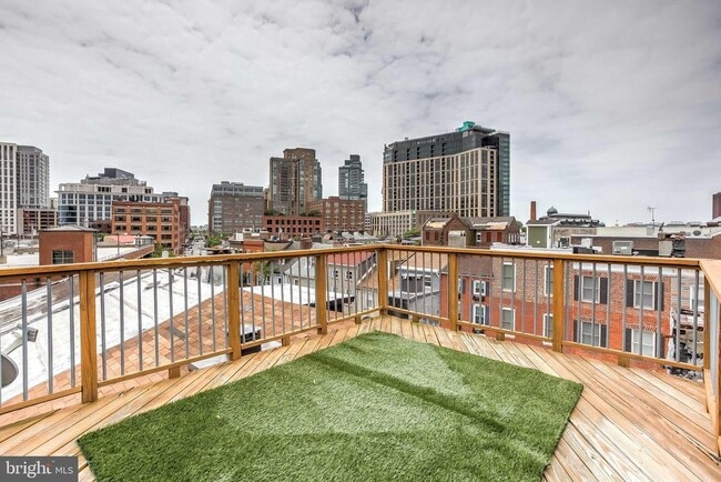 Building Photo - 307 S Exeter St