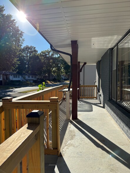 Building Photo - 8000 Oakland Ave