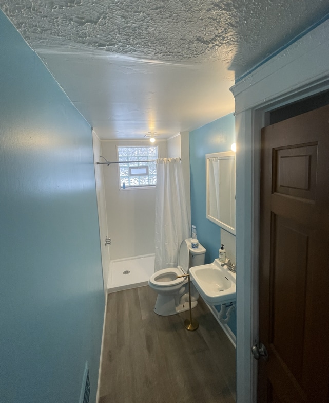 Building Photo - 399 W Warren Ave