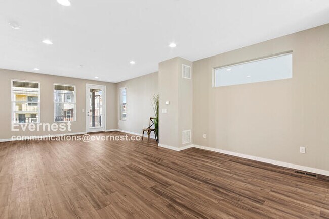 Building Photo - 8970 Southurst St
