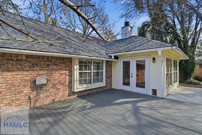 Building Photo - 405 Club Dr