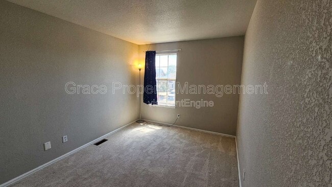 Building Photo - 325 W 116th Ave