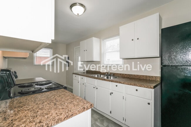 Building Photo - 3913 N Bolton Ave