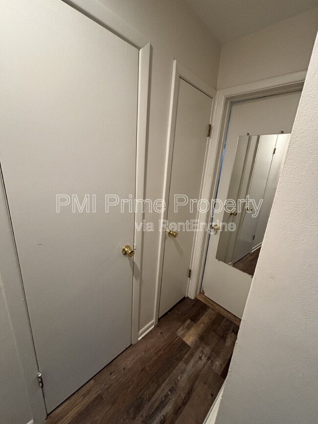 Building Photo - 1571 Morris Ave