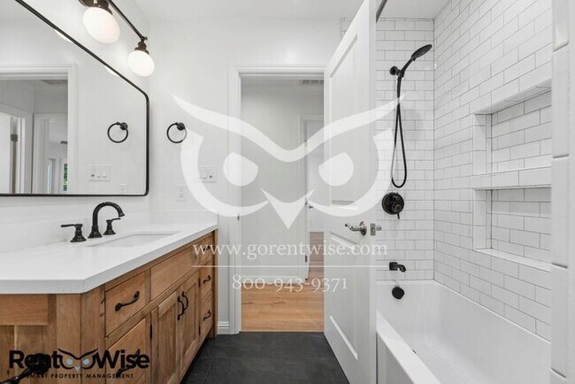 Building Photo - Short term lease only