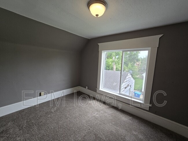 Building Photo - 514 Logan Ave