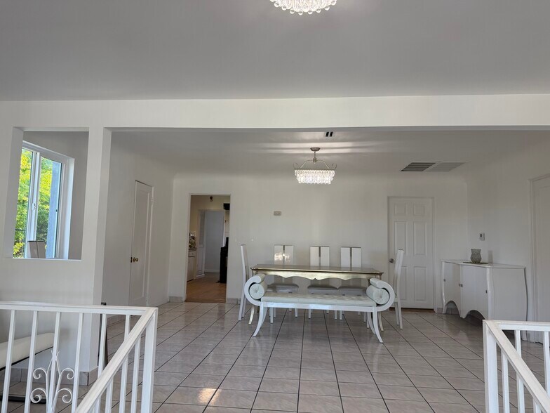 Building Photo - 1745 College View Pl