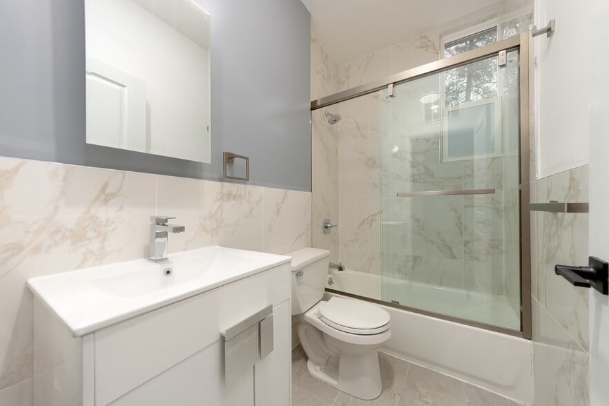 Building Photo - 222 Primrose Ave