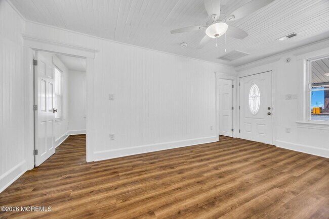 Building Photo - 103 17th Ave