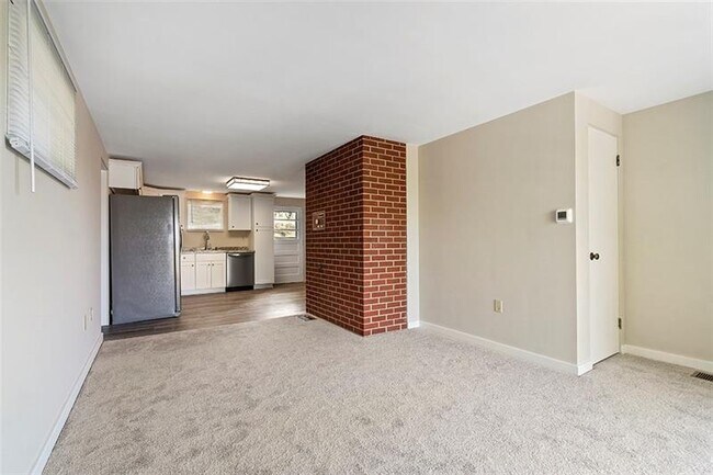 Building Photo - 8966 Knoll St