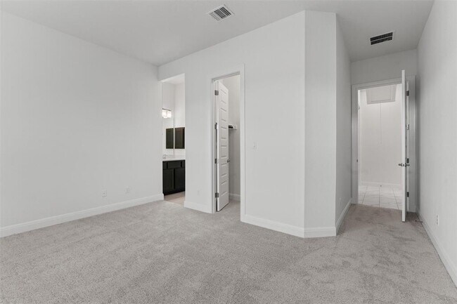 Building Photo - 101 Woodstock Cir